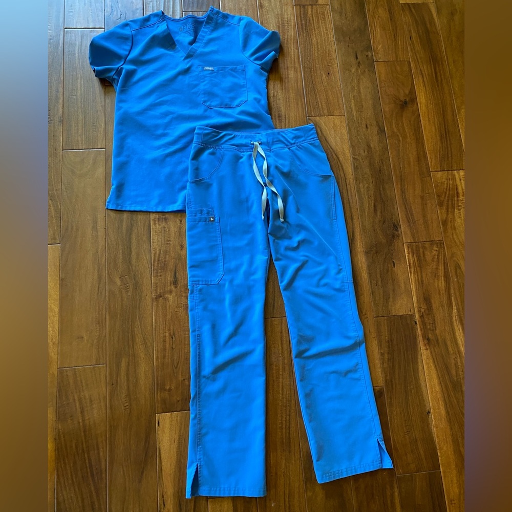 Light blue figs scrub set